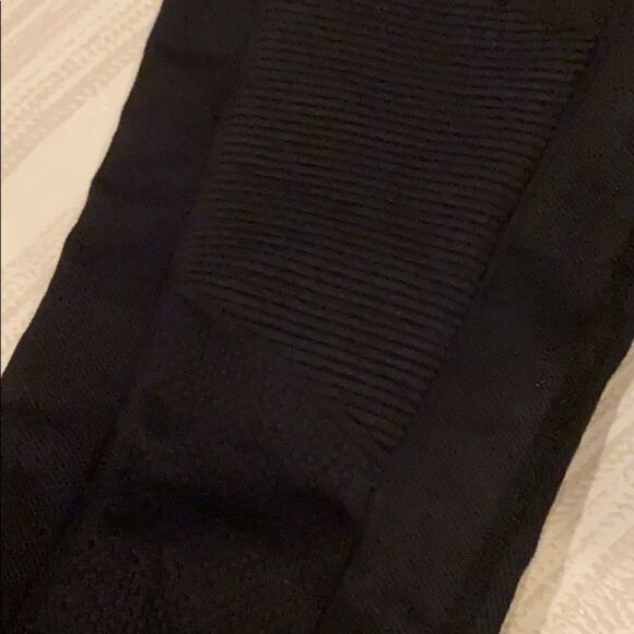 Avocado Black Textured Thick Cropped Leggings - Picture 5 of 8